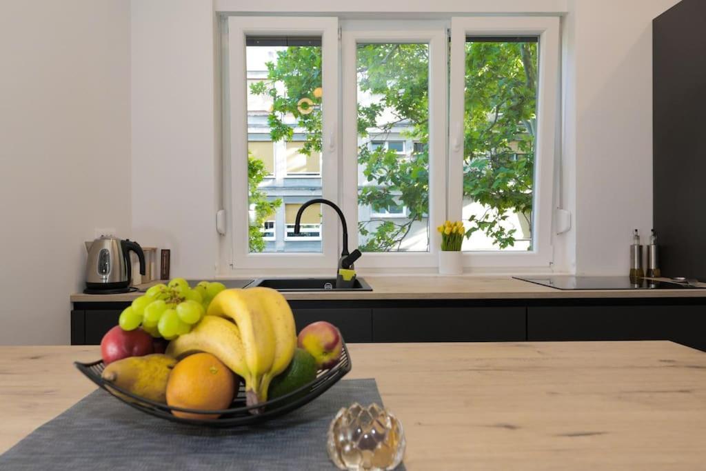 Tata Apartment Split Eksteriør billede