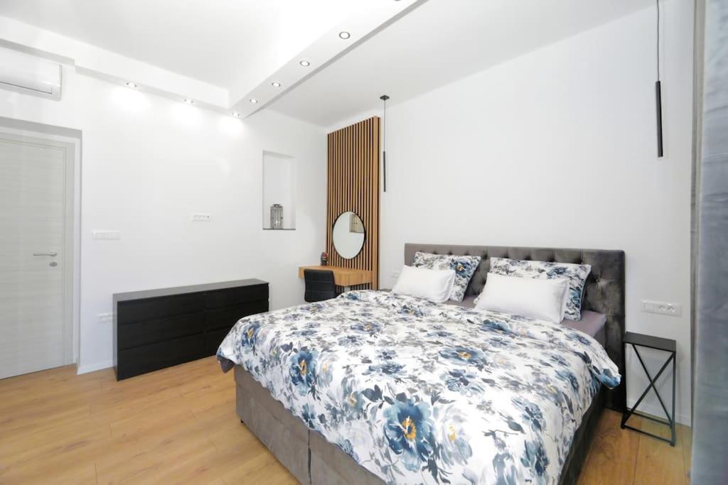 Tata Apartment Split Eksteriør billede