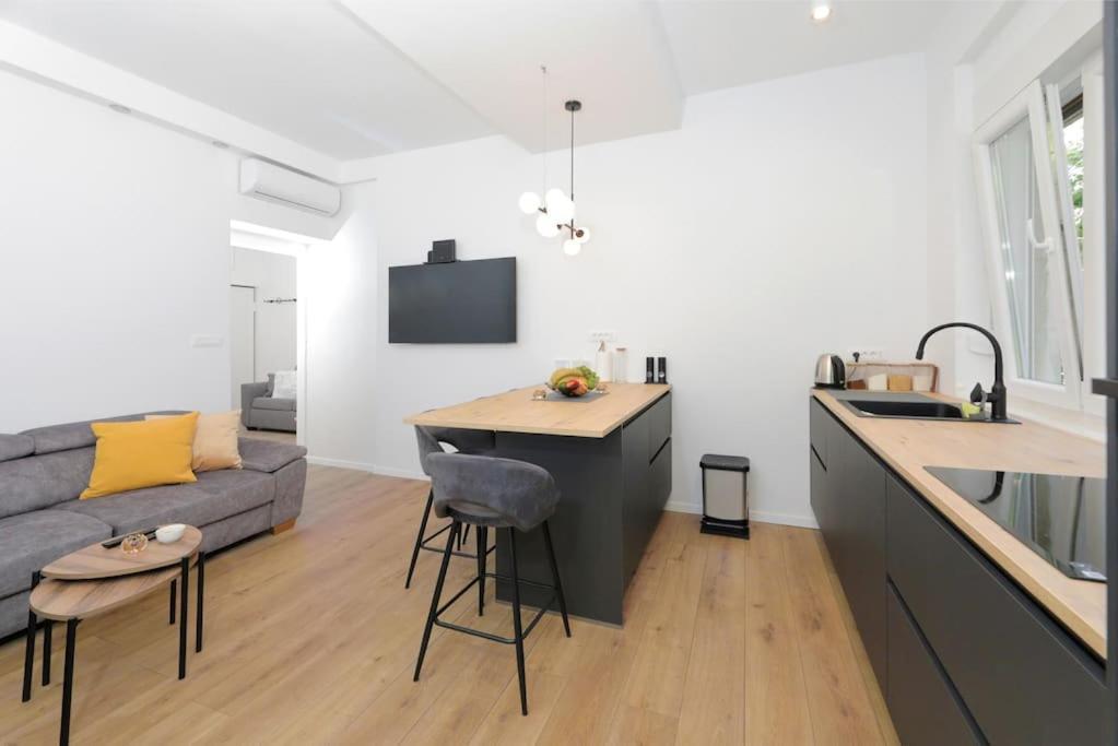 Tata Apartment Split Eksteriør billede