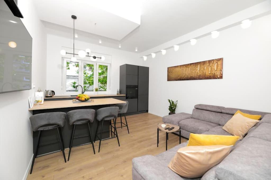 Tata Apartment Split Eksteriør billede